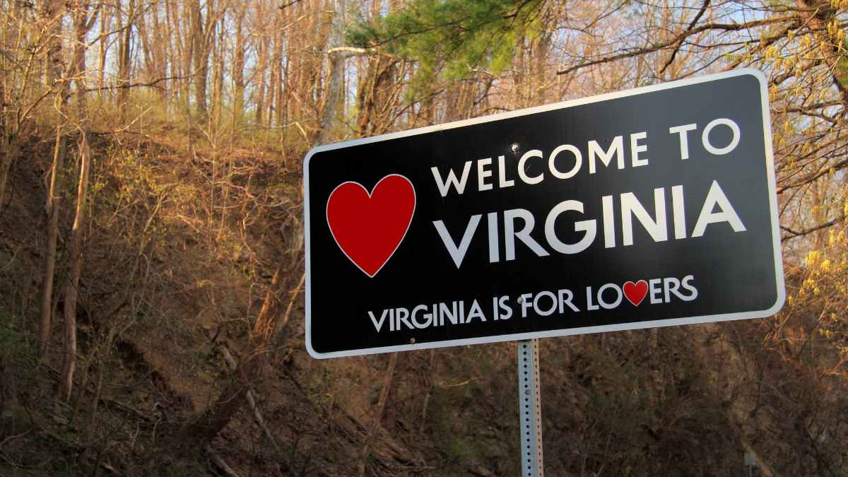 Welcome to the Commonwealth of VA sign.